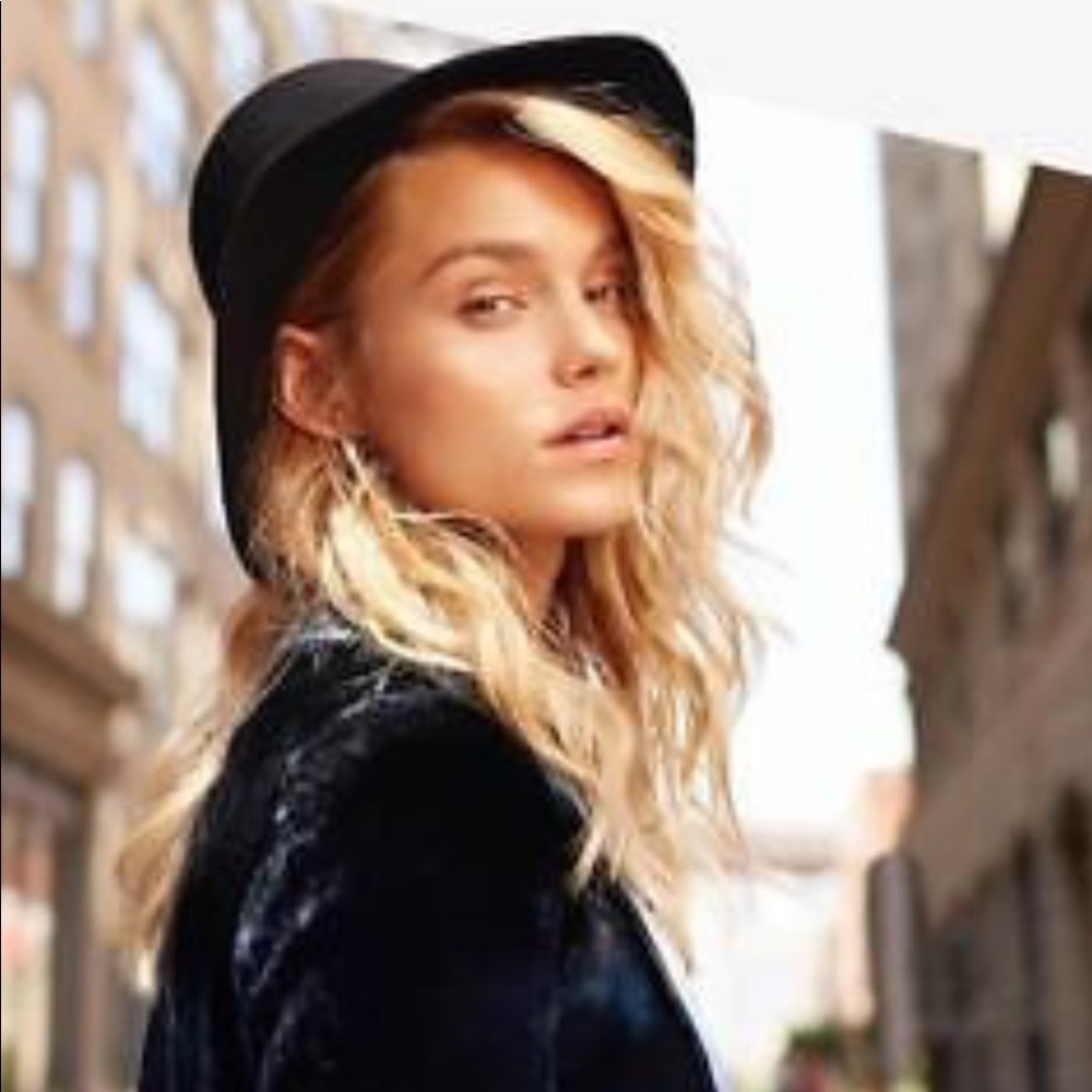 Jack + Lucy black hat
